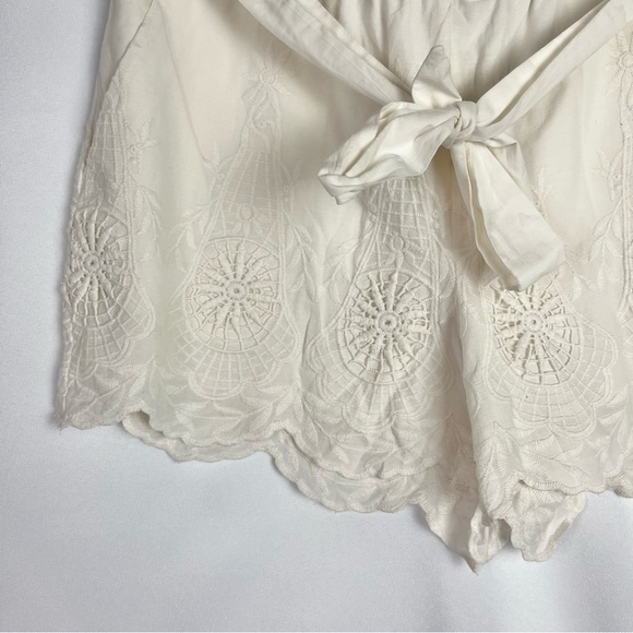 Ann Taylor LOFT Ivory White Embroidered Scallop Hem Tie Waist Shorts M - Picture 4 of 4